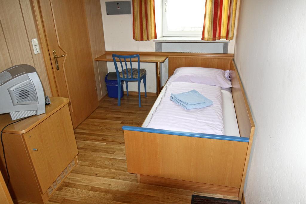 Stiftsgasthof Hochburg Bilik gambar
