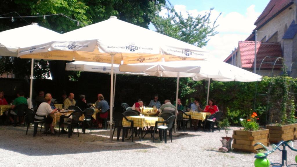 Stiftsgasthof Hochburg Luaran gambar