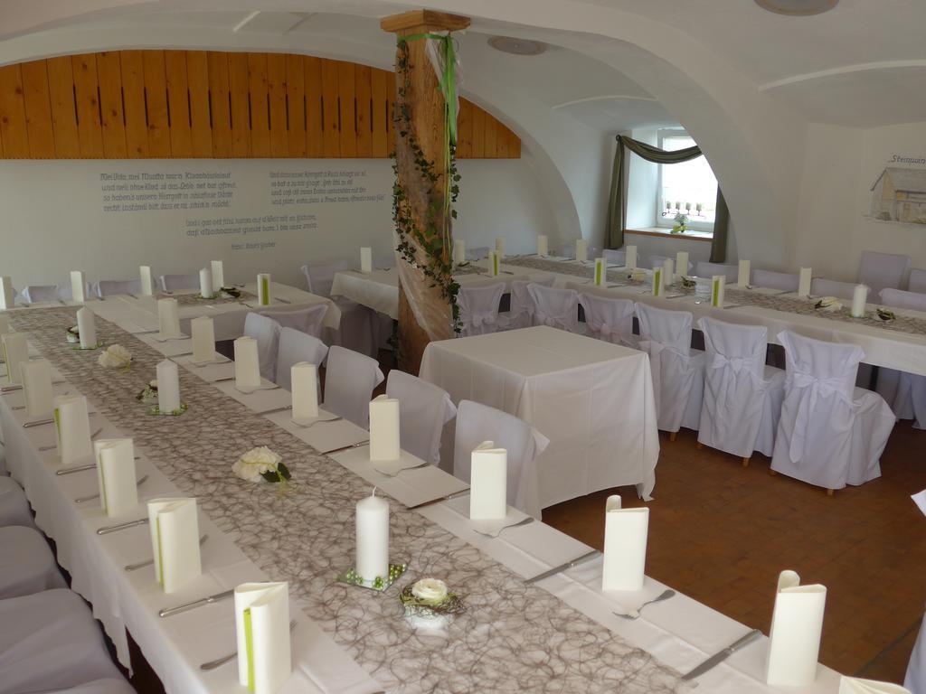 Stiftsgasthof Hochburg Luaran gambar