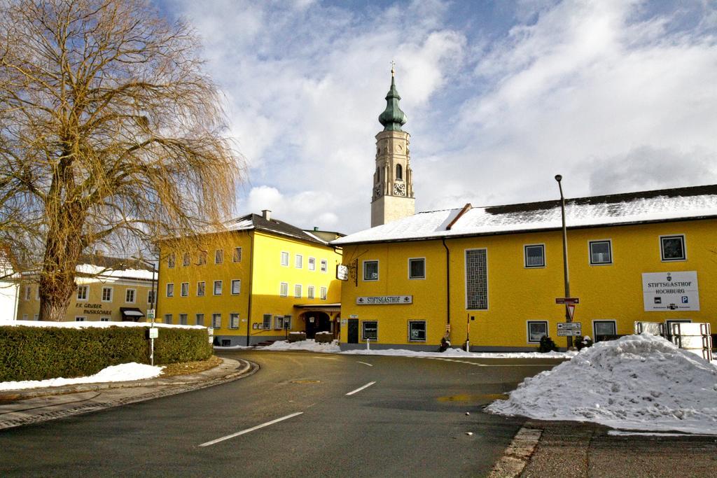 Stiftsgasthof Hochburg Luaran gambar